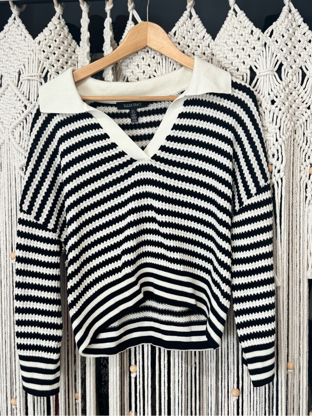 Ellen Tracy Black & White Striped V-Neck Pullover